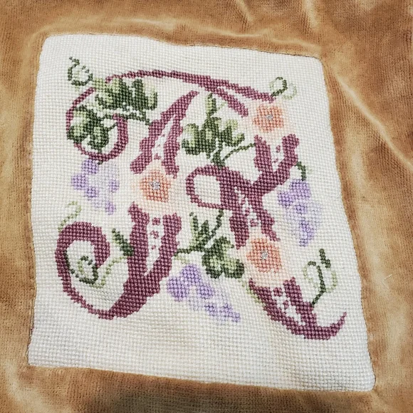 Vtg Needlepoint/Velvet Letter R Pillow Cover 11 1/4" x 12" Zippered Cottagecore - Picture 2 of 9